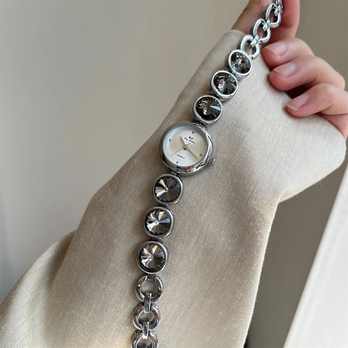 

Exquisite ladies watch, fashionable and elegant crystal bracelet watch, exquisite and elegant watch for women, female gift