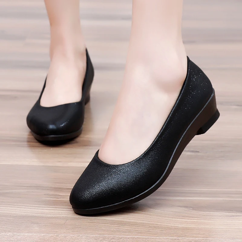 New Women\'s Singles Soft Sole Hotel Anti Slip Work Shoes Long Standing Not Tired Black Shoes Versatile Four Seasons Shoes