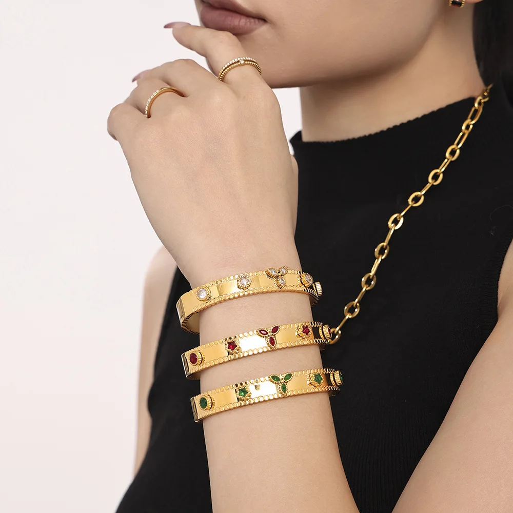 

Women's Bracelet Three Leaf Zircon Glass Flower Buckle Gear Style Stainless Steel Fashion Versatile Jewelry Accessories