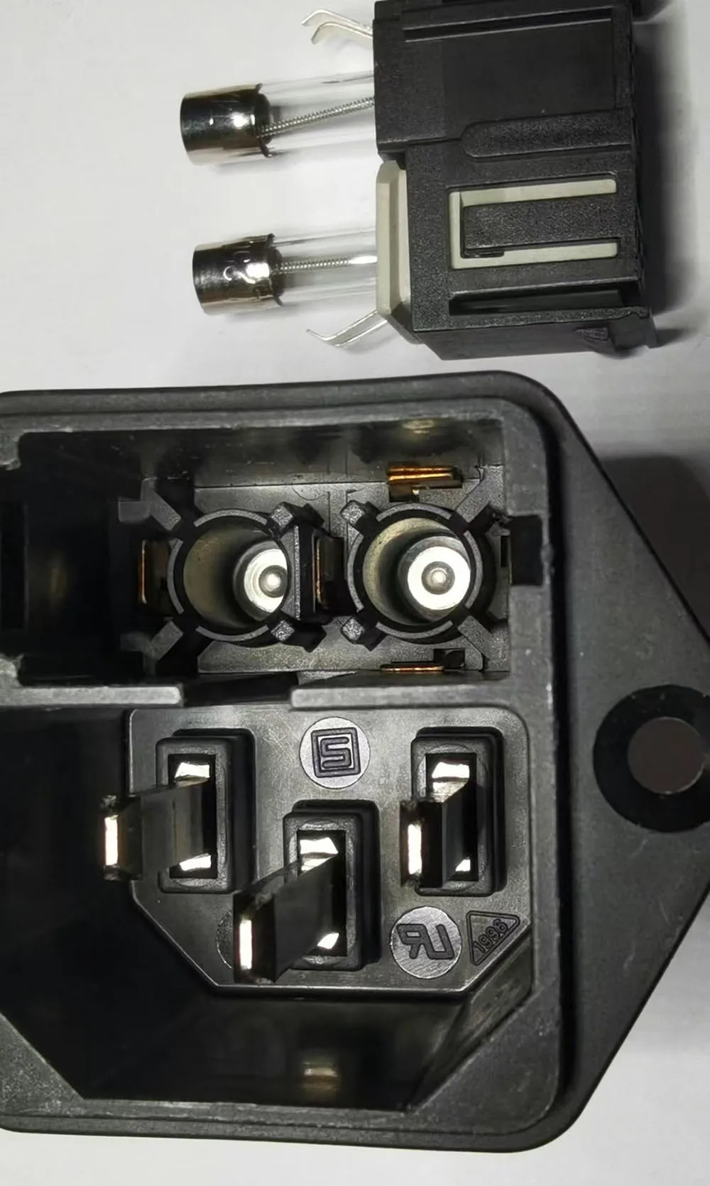 SCHURTER KEA Power Inlet Socket Connector Dual Fuse Switchable Voltage Medical Grade Aerospace Audio HiFi