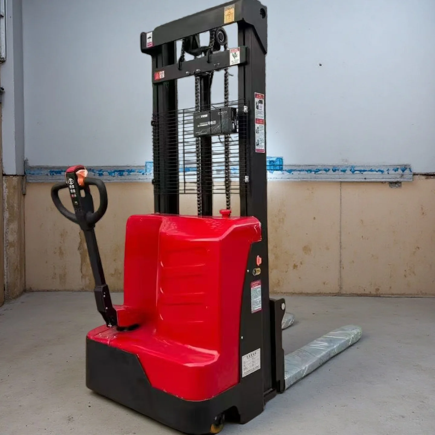 Customized Stand Up Narrow Aisle Stacker Small Full 1 Ton 2 Ton Electric Pallet 2000kg Reach Fork Lift Truck Price Forklift For