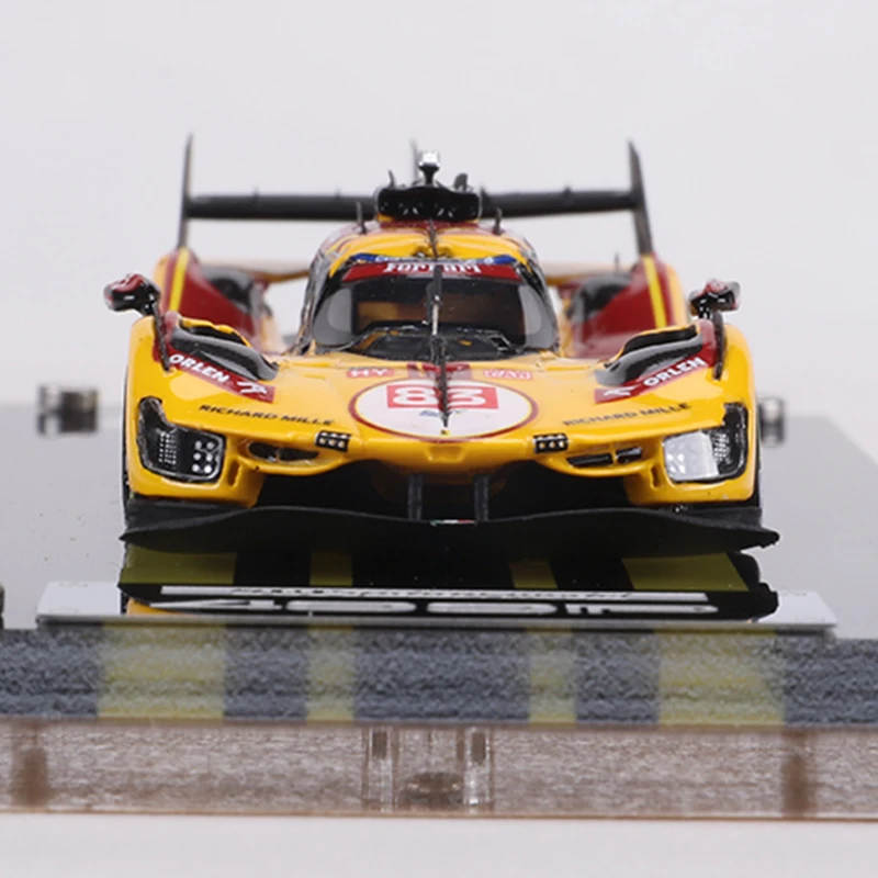 SUP&qidian 1:64 499P Carro de corrida NO.83 Carro modelo de resina
