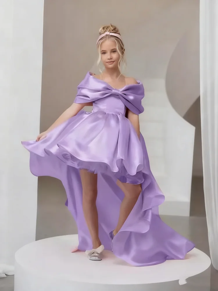 فساتين مخصصة لفتاة الزهور لحفلات الزفاف من الساتان مع فيونكة مكشوفة الأكتاف بسيطة للأطفال لحفلات أعياد الميلاد الأولى