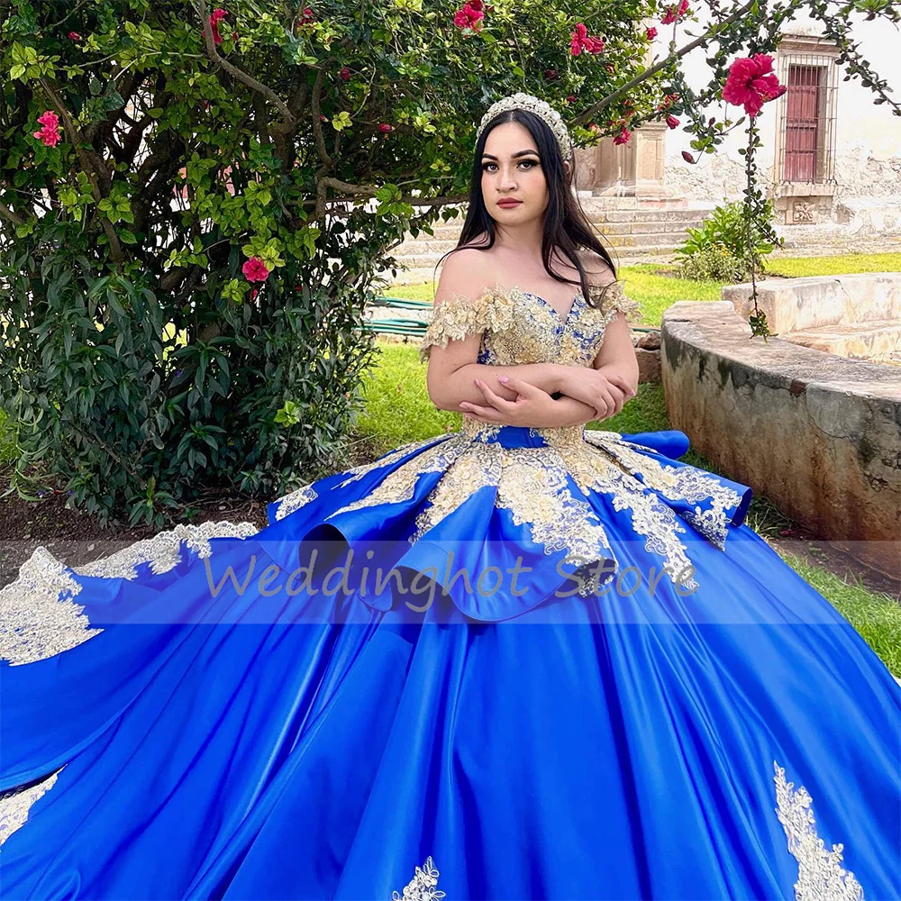 فستان Quinceanera 2023 ثوب حفلة من الساتان الأزرق قبالة الكتف فاخر حلو 16 فستان مزين على شكل قلب بدون ظهر فستان Quinceanera