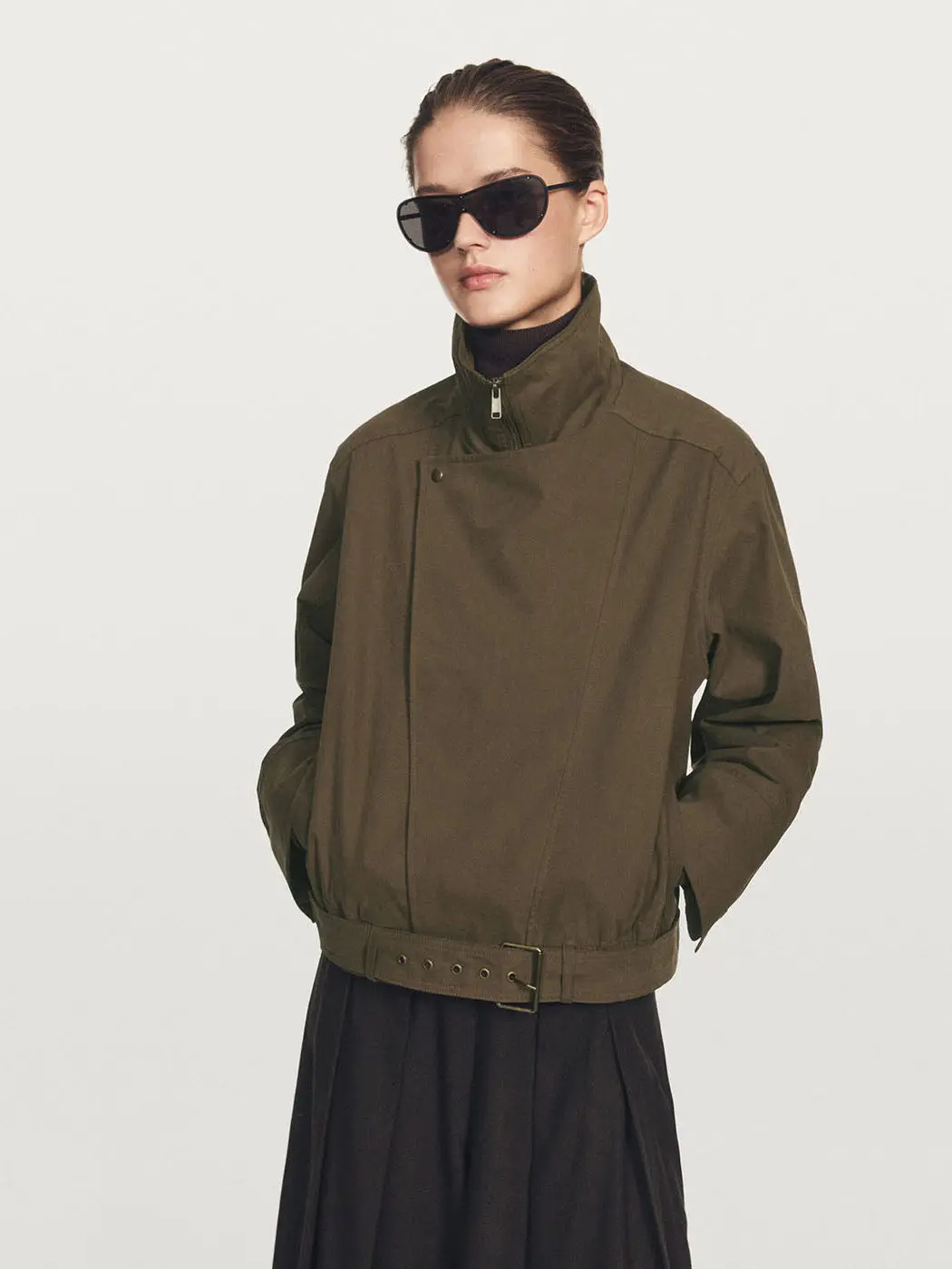 

Новое осенне-зимнее укороченное женское пальто с высоким воротником и поясом, в деловом стиле, MD. Модная женская верхняя одежда.