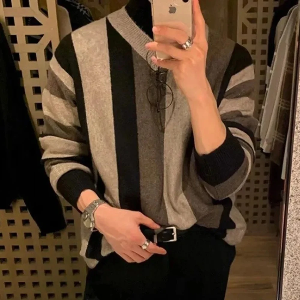 Korean Fashion Lazy Style Striped V-Neck Light Luxury Style Knitted Sweater Men'S Loose Casual Contrast Color Pullover Sweater
