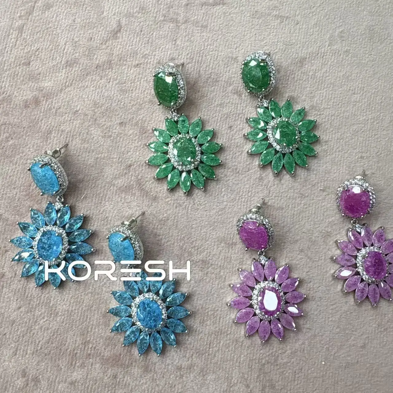 

Фиолетовые и зеленые серебряные серьги-гвоздики в американском стиле. Серьги преувеличенного стиля в стиле ретро, инкрустированные бриллиантами подсолнечника