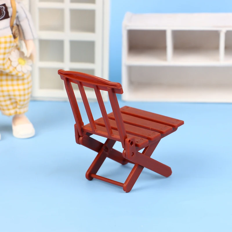 1/12 Scale Dollhouse Simulation of a Foldable Beach Chair, Miniature Furniture for Room Decor.