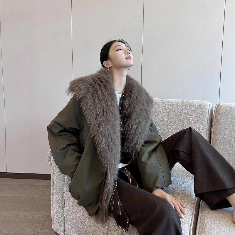 Fox Fur Collar Detachable Pie Overcomes 2026 Winter New Fashionable Temperament Elegant Navy Collar Casual Fur Coat for Women