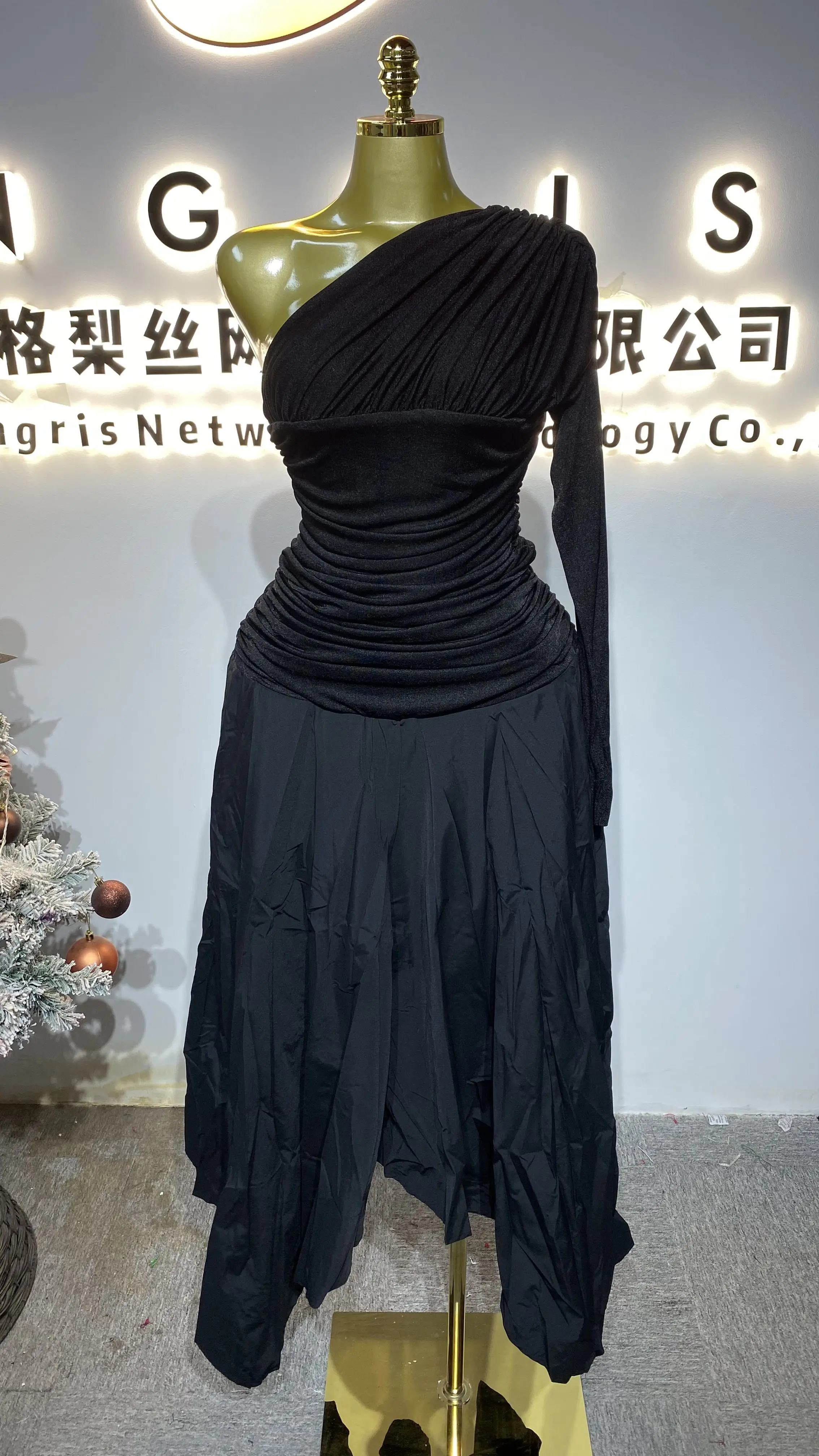 Summer solid long skirt, sleeveless, backless pleated skirt, 2025 casual street style, women's maxi skirt-GZXX235
