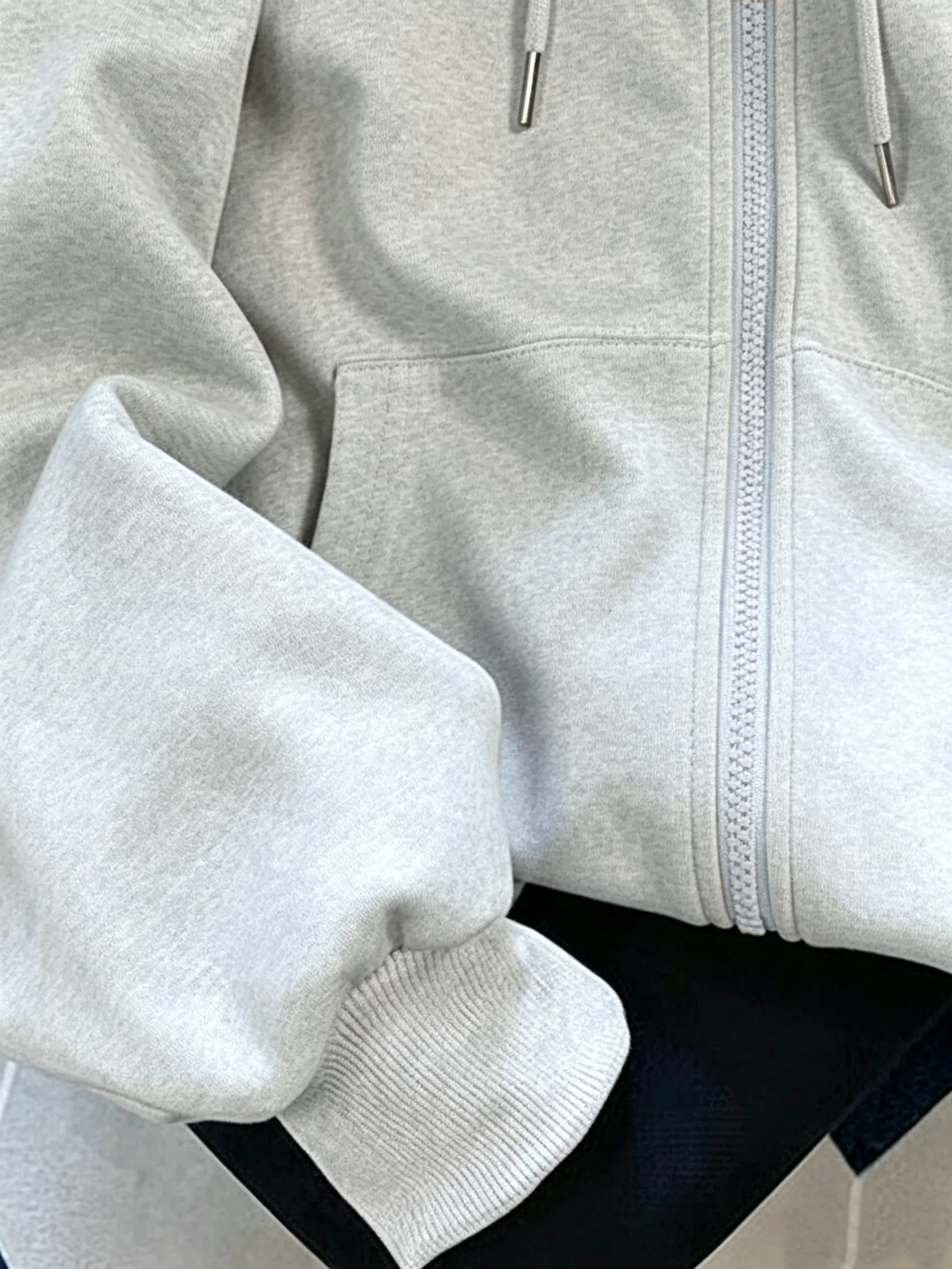 Mit Fleece gefütterter Kapuzenpullover mit Reißverschluss für Damen, lockerer, lässiger Kapuzenpullover mit Erdbeer-Stickerei, langärmlig, mit Tasche – Detail 18