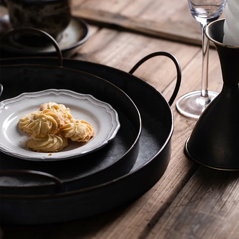 European Retro Round Iron Plate with Handle Metal Vintage Bread Tray Home Decoration Garden Restaurant Table Photographing