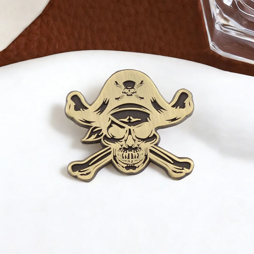 Vintage Piraten-Schädel-Kreuzknochen-Brosche im Gothic-Punk-Stil, Emaille-Pin für Männer und Frauen, Halloween-Party-Schmuckzubehör – Detail 8
