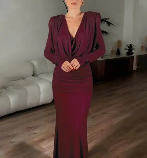 

2025 Autumn New Women's Slim Fit Elegant Dress Temperament Commuting Solid Color V-Neck Dress