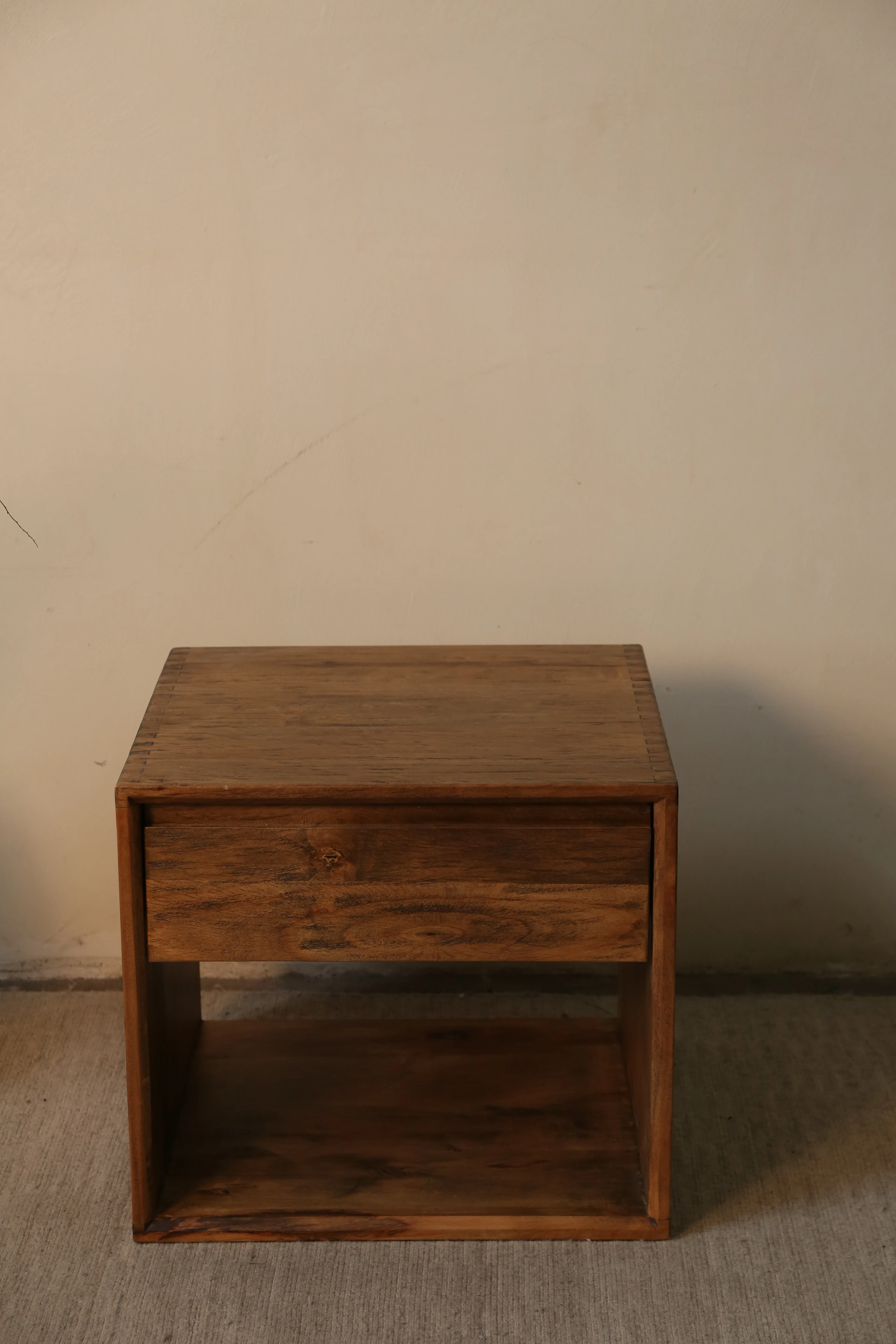 Solid Wood Modern Multi-functional Bedside Nightstand with Storage for Bedroom Dining Use