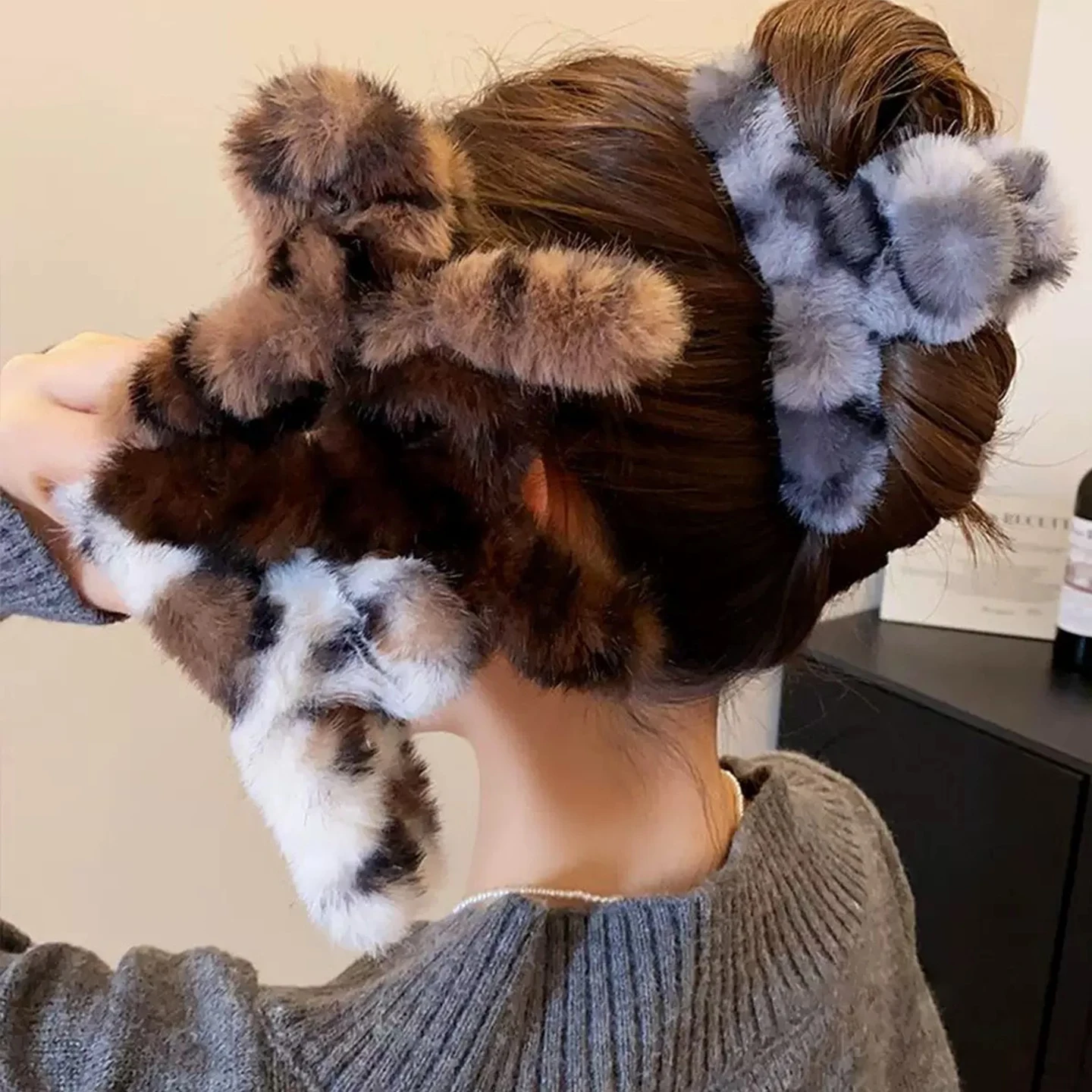 1 Stück hochwertige modische Fuzzy-Haarspange mit Leopardenmuster, Herbst- und Winter-Plüsch-Haarklammer für den Hinterkopf, große Hai-Clip-Haarnadel