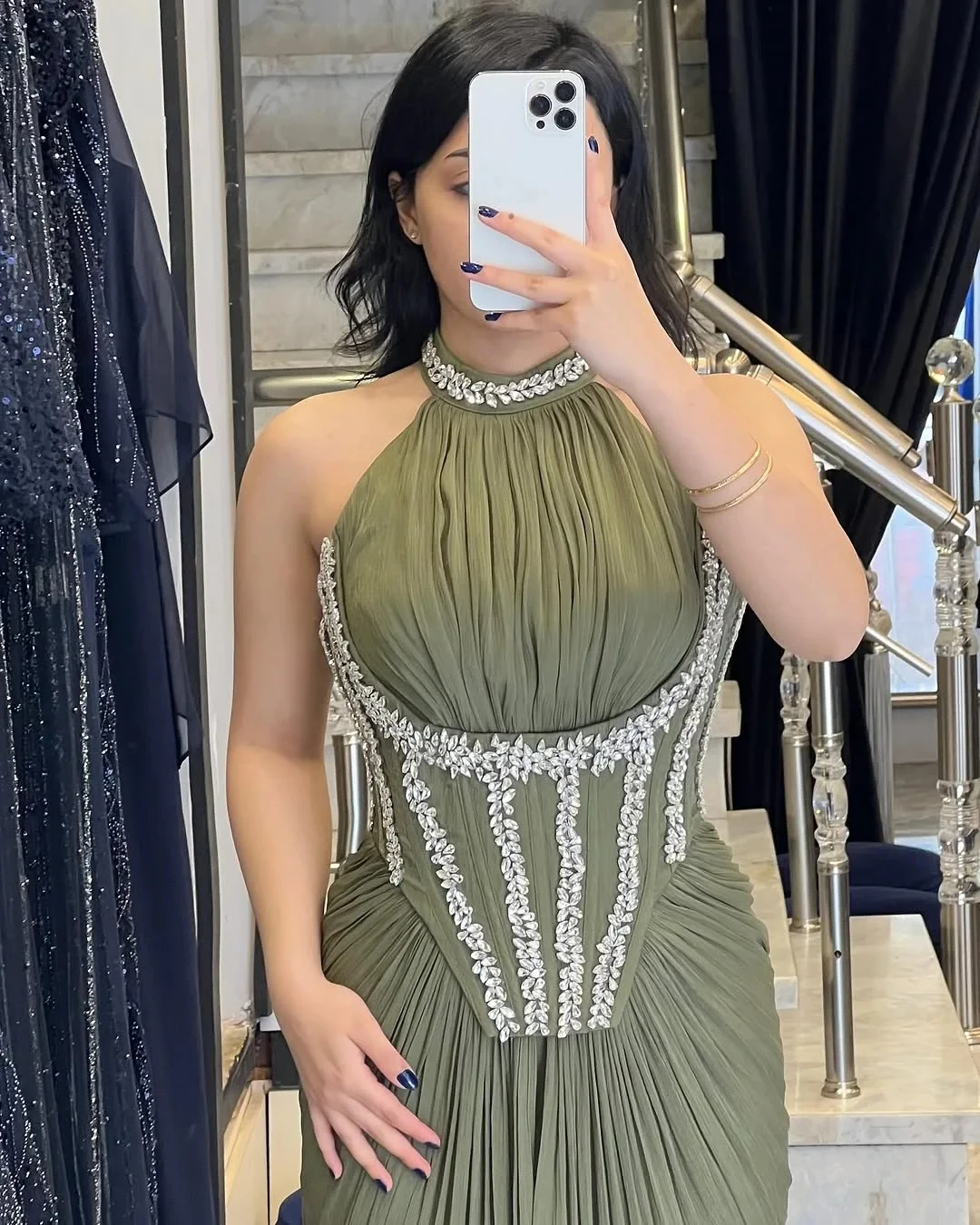 فستان سهرة طويل بحورية البحر باللون الأخضر العسكري من Eightale 2025 لحفلات الزفاف الرسمية برقبة رسن للحفلات الراقصة في دبي #2