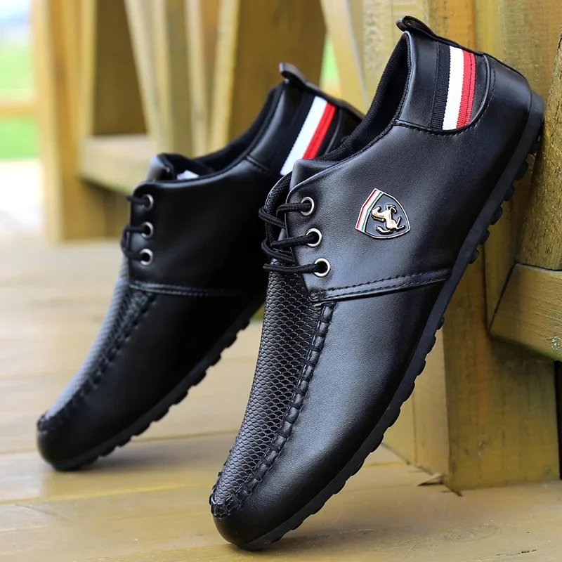 

2024 Hot Men Casual Shoes Brand Breathable British Mens Sneakers Fashion Lace Up Soft Flats Driving Shoes White Black Peas Shoes