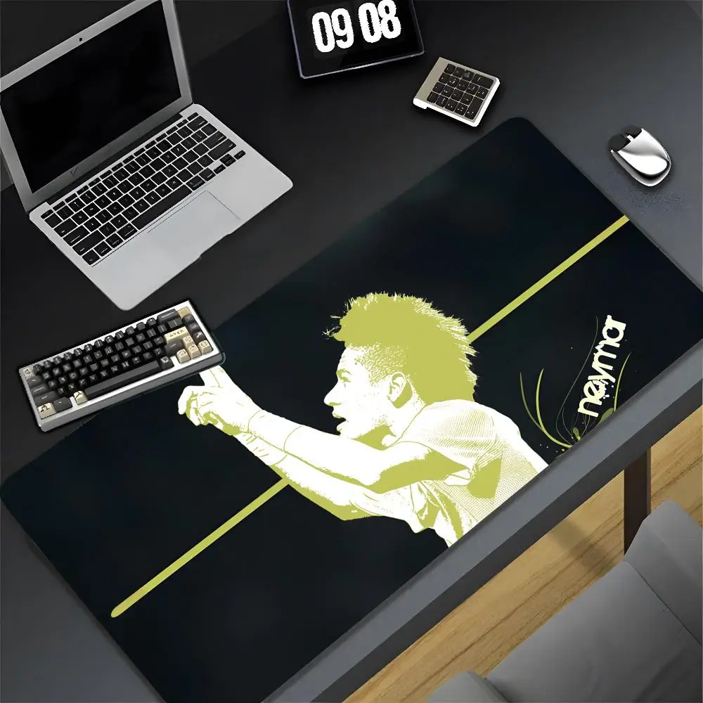 ฟุตบอล N-Neymars Mouse Pad XXL Gamer GAMING PC คอมพิวเตอร์ Otaku ล็อคขอบ DIY ภาพที่กําหนดเองแล็ปท็อปโน้ตบุ๊คโต๊ะ Ma