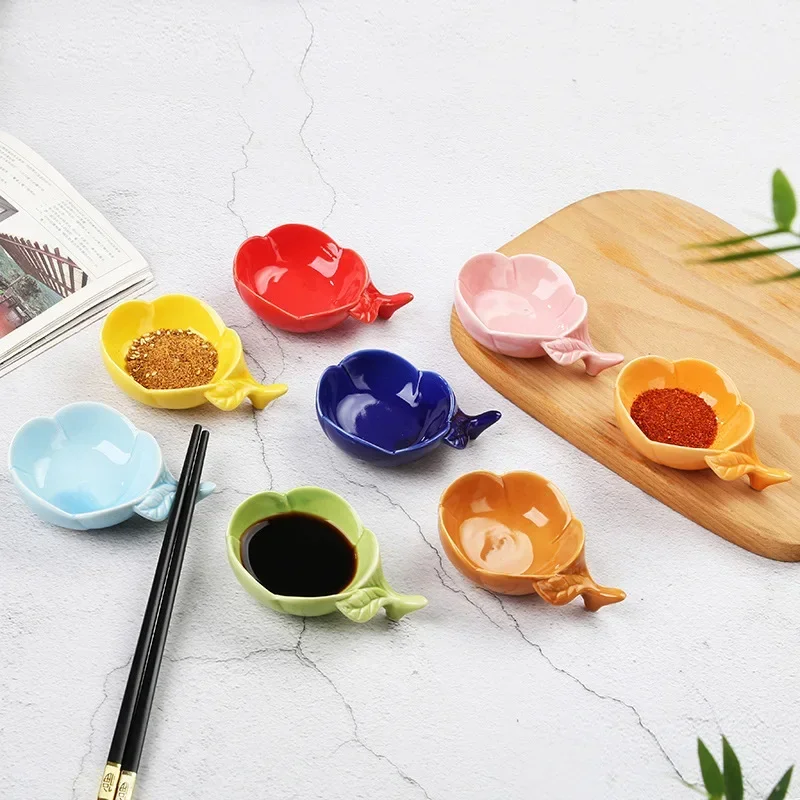 Japanese Ceramic Tableware Chopstick Holder Creative Plum Blossom-shaped Seasoning Sauce Small Dish Snack Plate Soy Sauce Dish