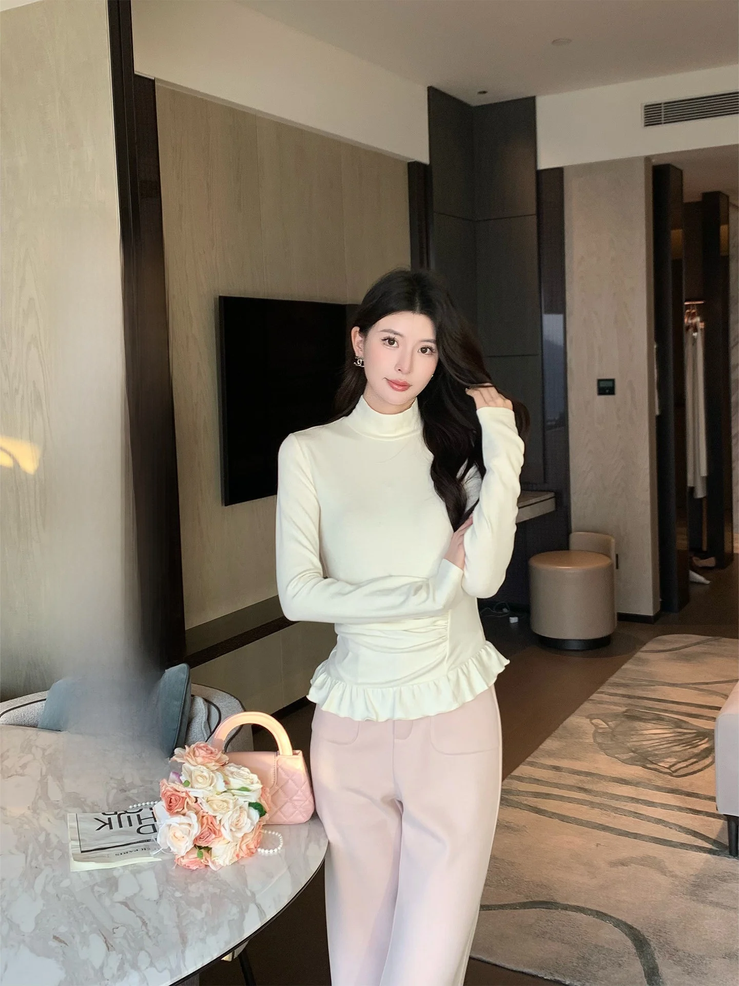 

Kun Angel Skin Long Sve Knitted Base irt Women's Design Spring Inner Wear Korean Sle V-Ne Regular Fit Faion irt