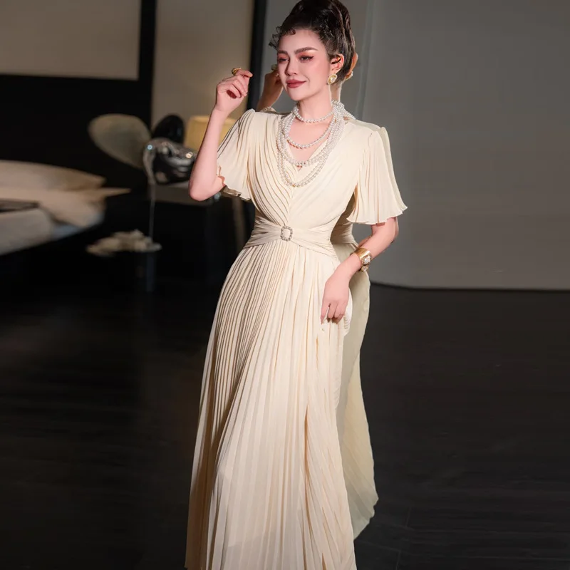 QMQA Fashion Women's Elegant Pleated Dresses V-neck Waist With Bead Buckle Lace Up Chiffon Large Hem Long Dress 2025 Female A839