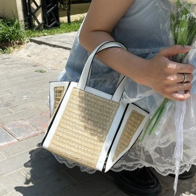 

Fashionable Women's Messenger Bag Crafted From Quality Leather Boasting Casual Simple Vintage Style​