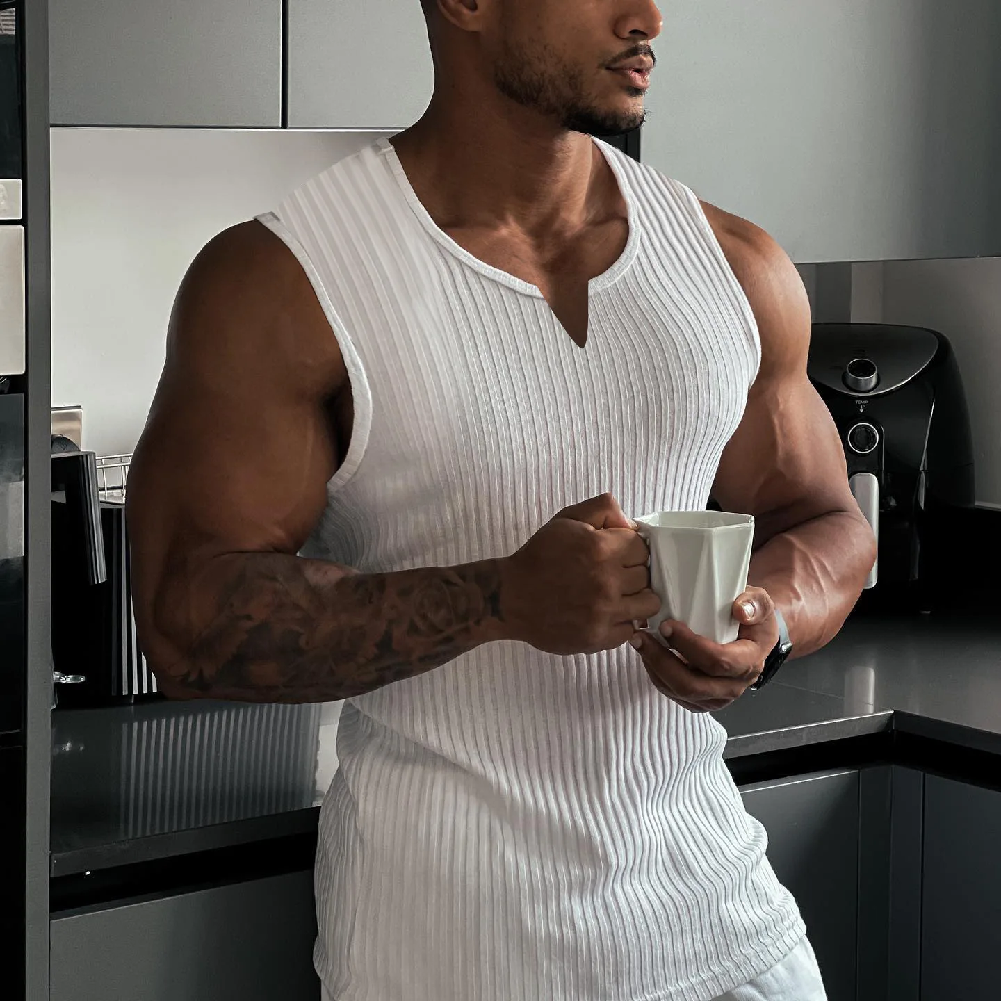 

Slim Fit Knitted Summer Vest Men's Fitn Sportswear oulder Pad V Ne Wide oulder Tank Top Faion Urban Sle