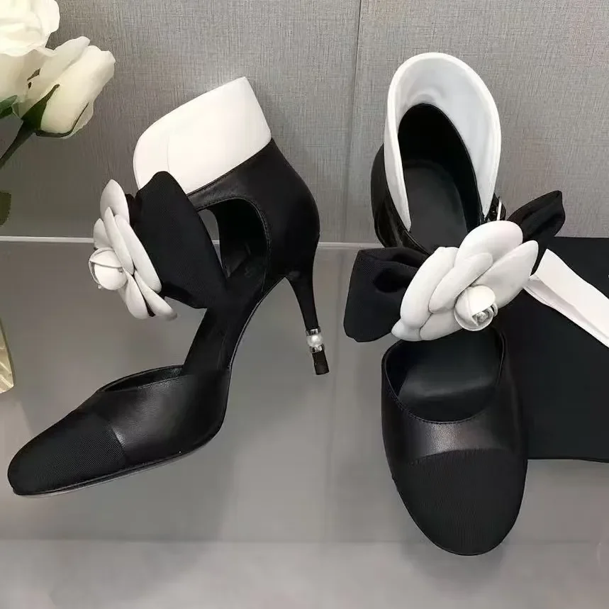 

Retro Black White Color-Blocked Round-Toe Stiletto Heels Oversized Bow Camellia Accents Elegant Pearl-Decorated Heels Lady Shoes