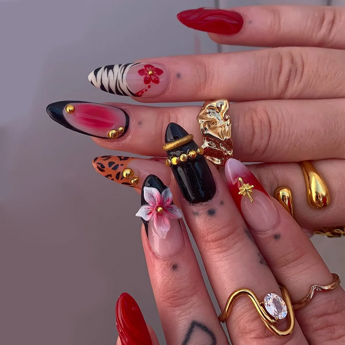 

24PCS Sweet Cool Red Blush Leopard Print Black French Press on Nails Carved Flower Golden Diamonds False Nails Almond Fake Nails