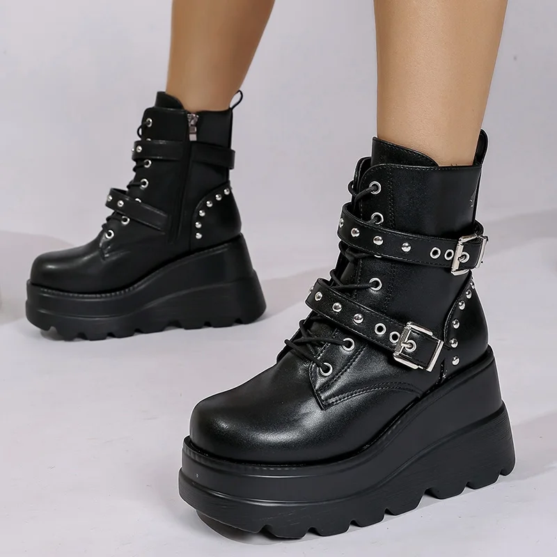 Botines góticos de plataforma gruesa para mujer, cuñas de fondo grueso, zapatos de combate de cuero PU, decoración con hebilla de remache, botas Punk negras