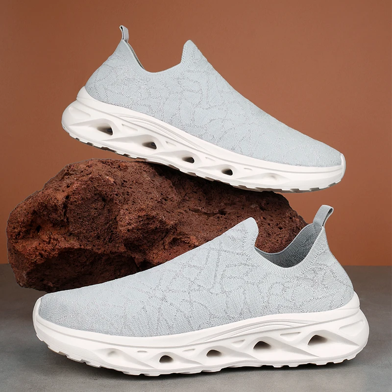 أحذية رياضية رجالي عادية 2025 جديد شبكة الشتاء خفيفة الوزن توسيد متعدد الألوان اليومية في الهواء الطلق التنقل أحذية للمشي للرجل