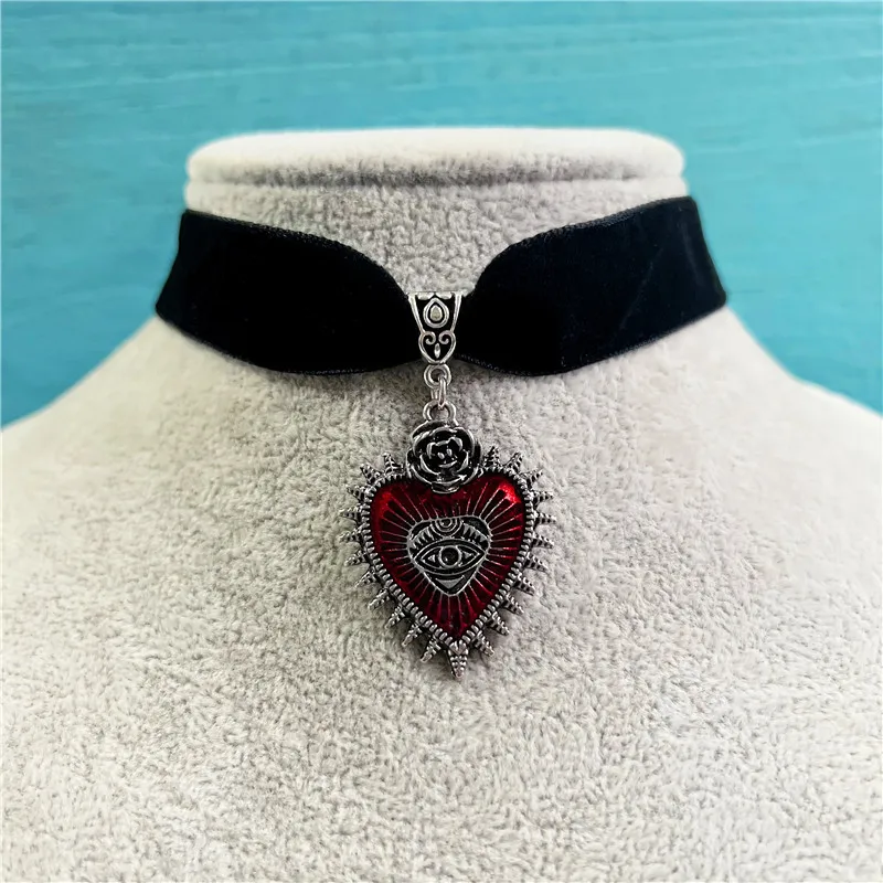 Gothic Vintage Necklace for Women Creative Crescent Bat Snake Evil Eye Snake Charm Jewelry Witch Short Women\'s Choker Handmade
