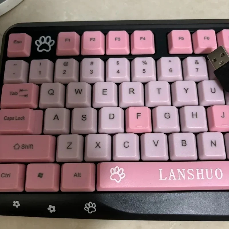Imagem -02 - Teclado Mecânico Silencioso com Gato dos Desenhos Animados Todo Rosa Bonito Usb com Fio Simples Leve Office Learning Silencioso Novo 104 Chaves