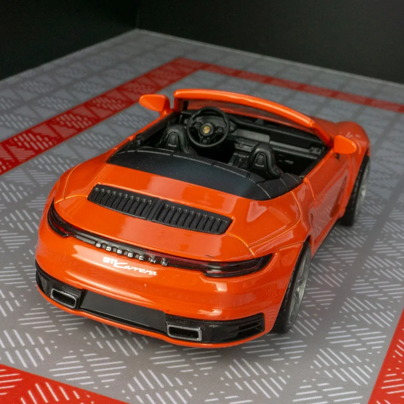 1:32 Porsche Carrera alliage modèle de voiture de sport ornements de voiture pull-back acousto-optique jouets pour enfants porte peut être ouverte.