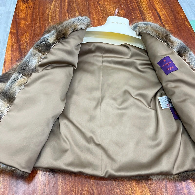 เสื้อโค้ทขนกระรอกแท้สำหรับผู้หญิง ฤดูหนาว 2025 คุณภาพสูง คอวี ขนหนา หรูหรา เสื้อแจ็คเก็ตสำหรับผู้หญิง