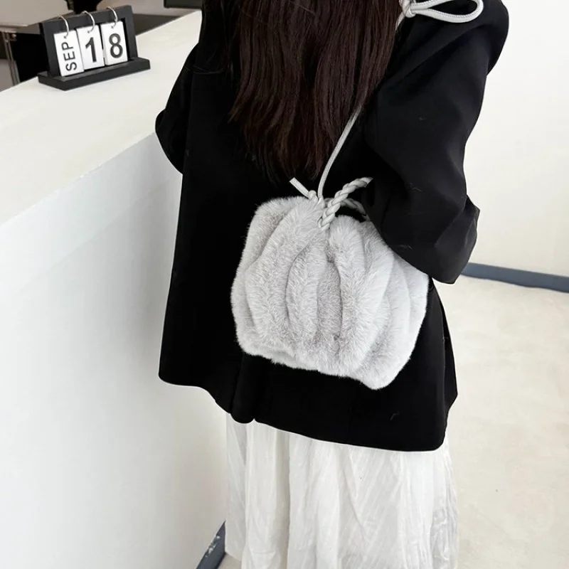 

Fashionable Leather Women's Handbag High-End Luxury Brand Trendy Design Elegant Edge Vintage Daily Bag​