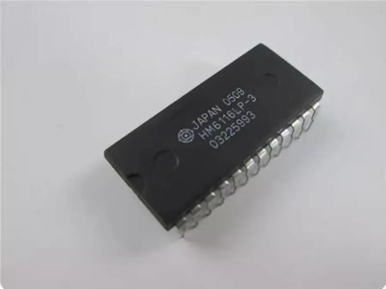 

2шт HM6116LP-3 DIP-24 новый оригинальный в наличии