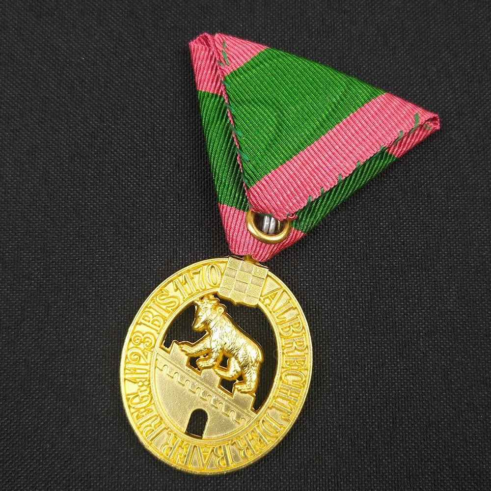 Replica Vintage World War I Bear Badge of The Anhalt Kingdom Ribbon Badge with Tin Box Collection Craft Gift for History Fans