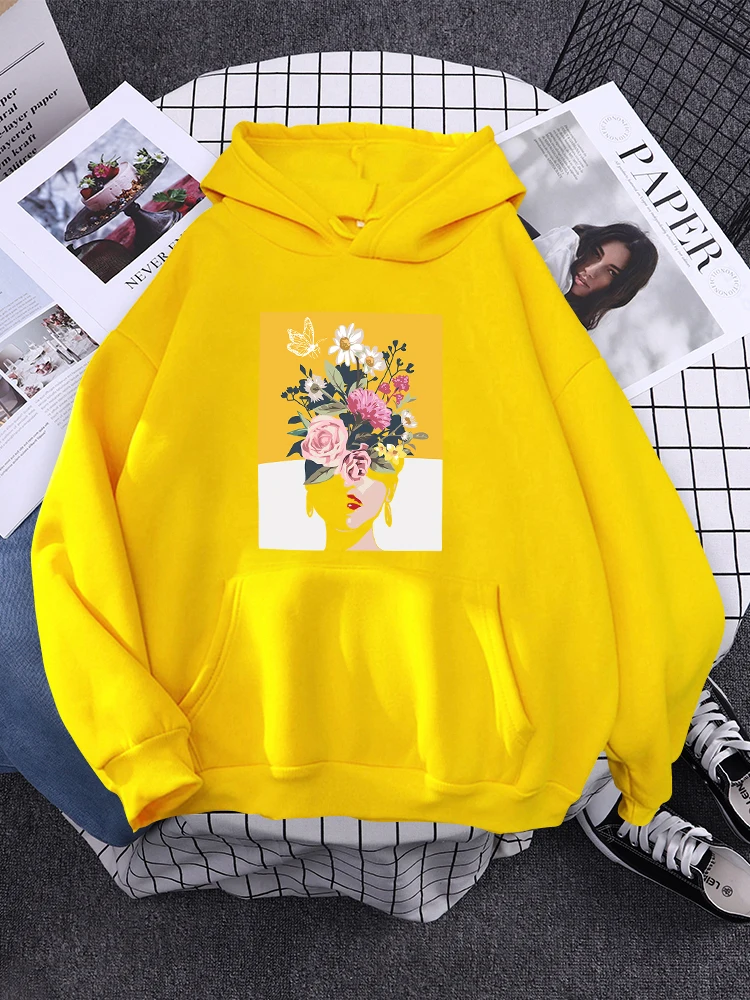 Flower Girls Attracting Butterflies Print Women Sweatshirt Personality Pocket Clothes Autumn Loose Hoodies New Fashion Pullover