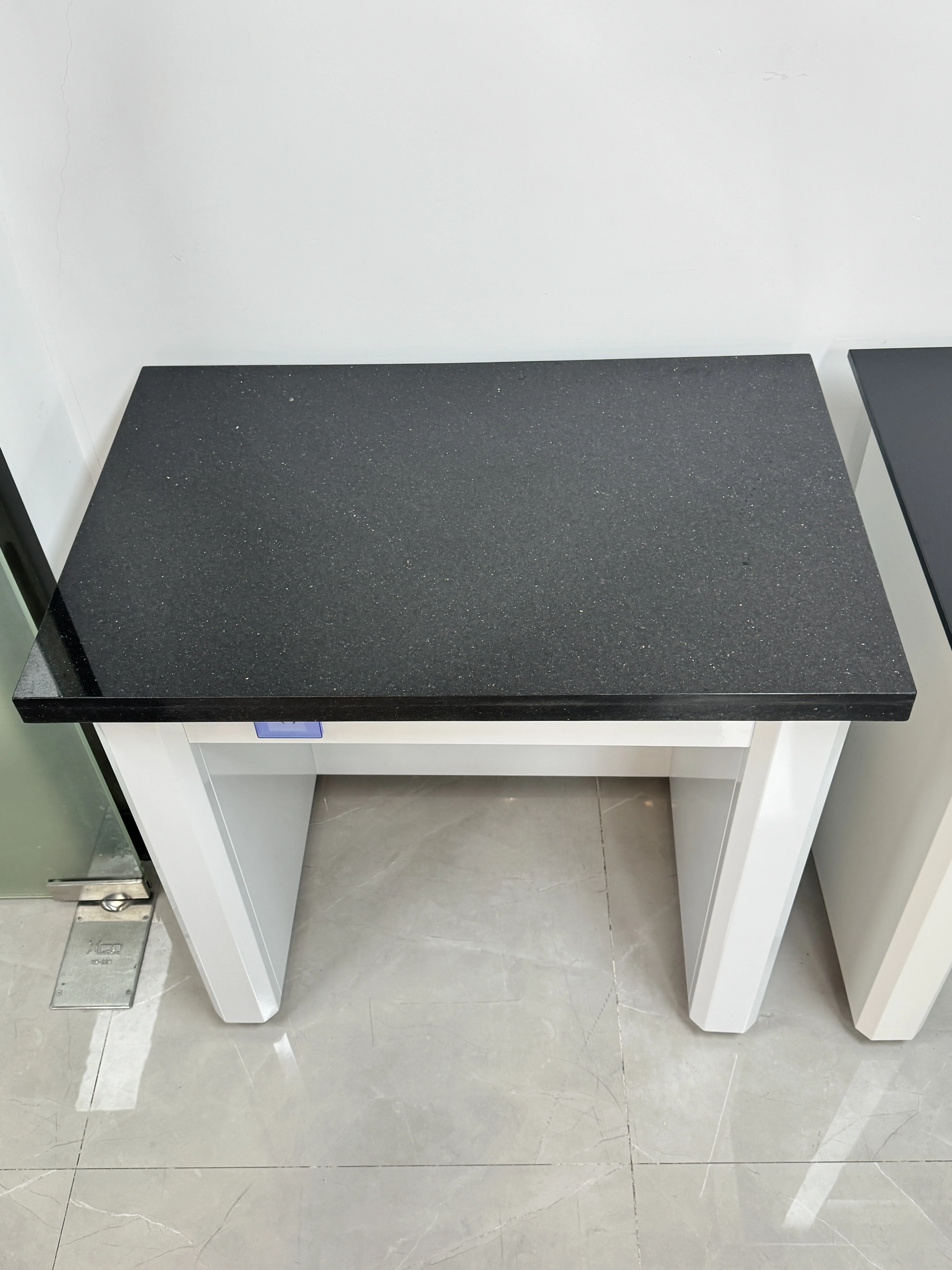 Chemical Lab Furniture Anti-vibration Table Granite/Marble Worktop in Biomedicine Lab