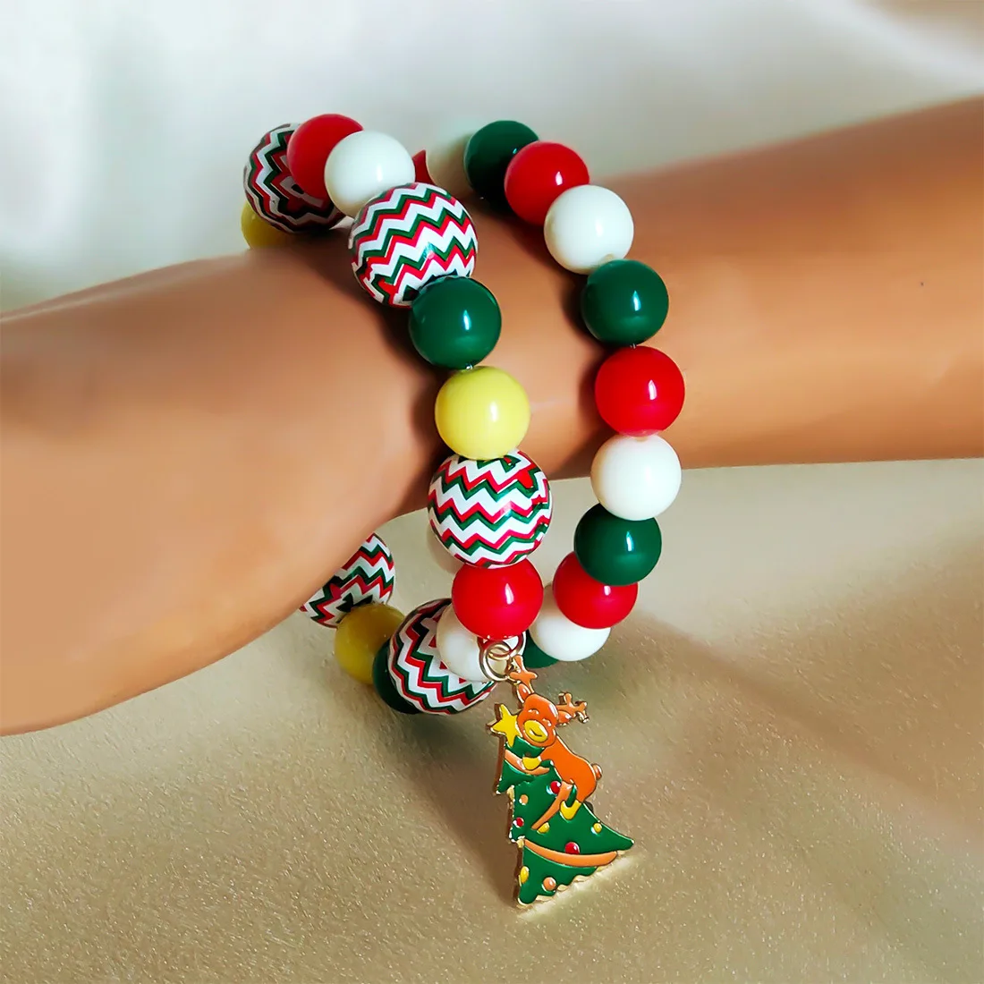 

DIY accessories Europe and the United States hot-selling Christmas bracelet cute cartoon beaded bracelet, hand jewelry Christmas