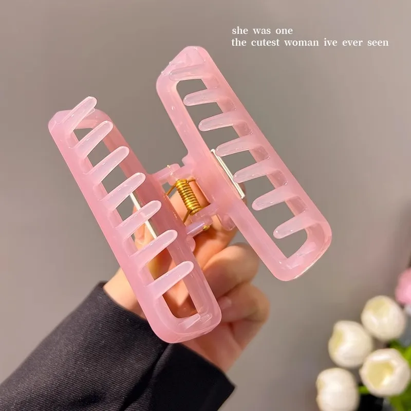 Korean Style Large Acrylic Hair Clip for Women Elegant Letter Shark Clip Fashion Girl Hair Clamp