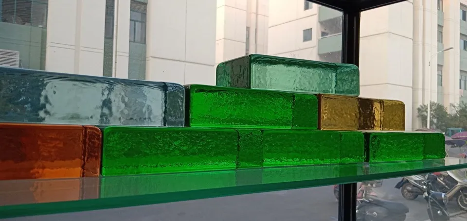 KTV Crystal Decoration Material, Colored Crystal Glass Brick, Clubhouse Decoration Crystal, Bubble Square