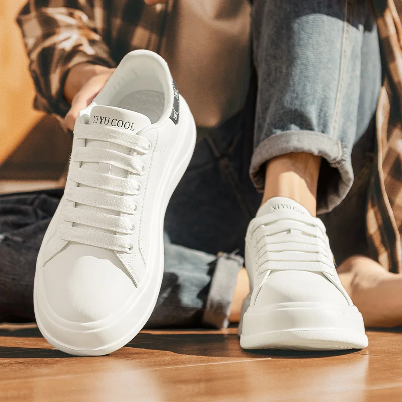 Męskie białe sneakersy na jesień 2025 - oddychające buty codzienne, styl dla par, modne i najlepiej sprzedające się