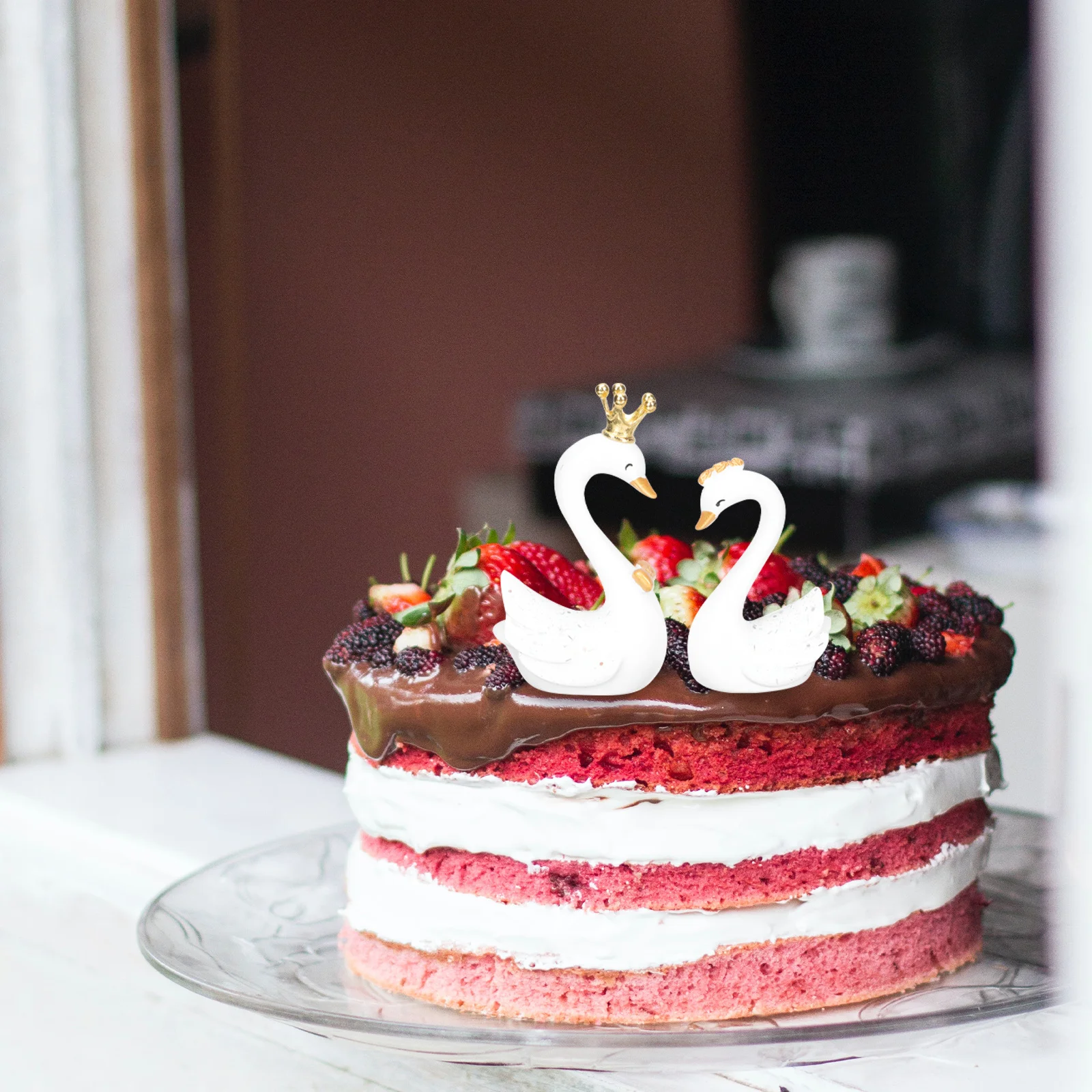 

1Pair Resin Swan Decoration Home Office Cake Photography Props Artistic Swan Sculptures Cake Decorations Garden Figurines