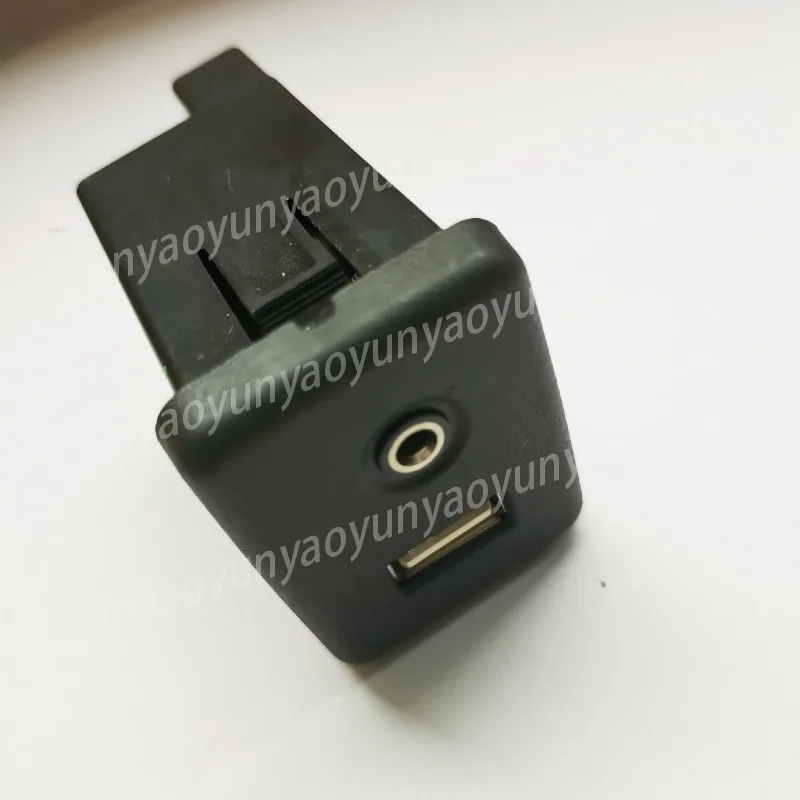 USB Flush Mount Socket, Single USB Charger with Audio Input and Lid, 12V 24V Panel Outlet