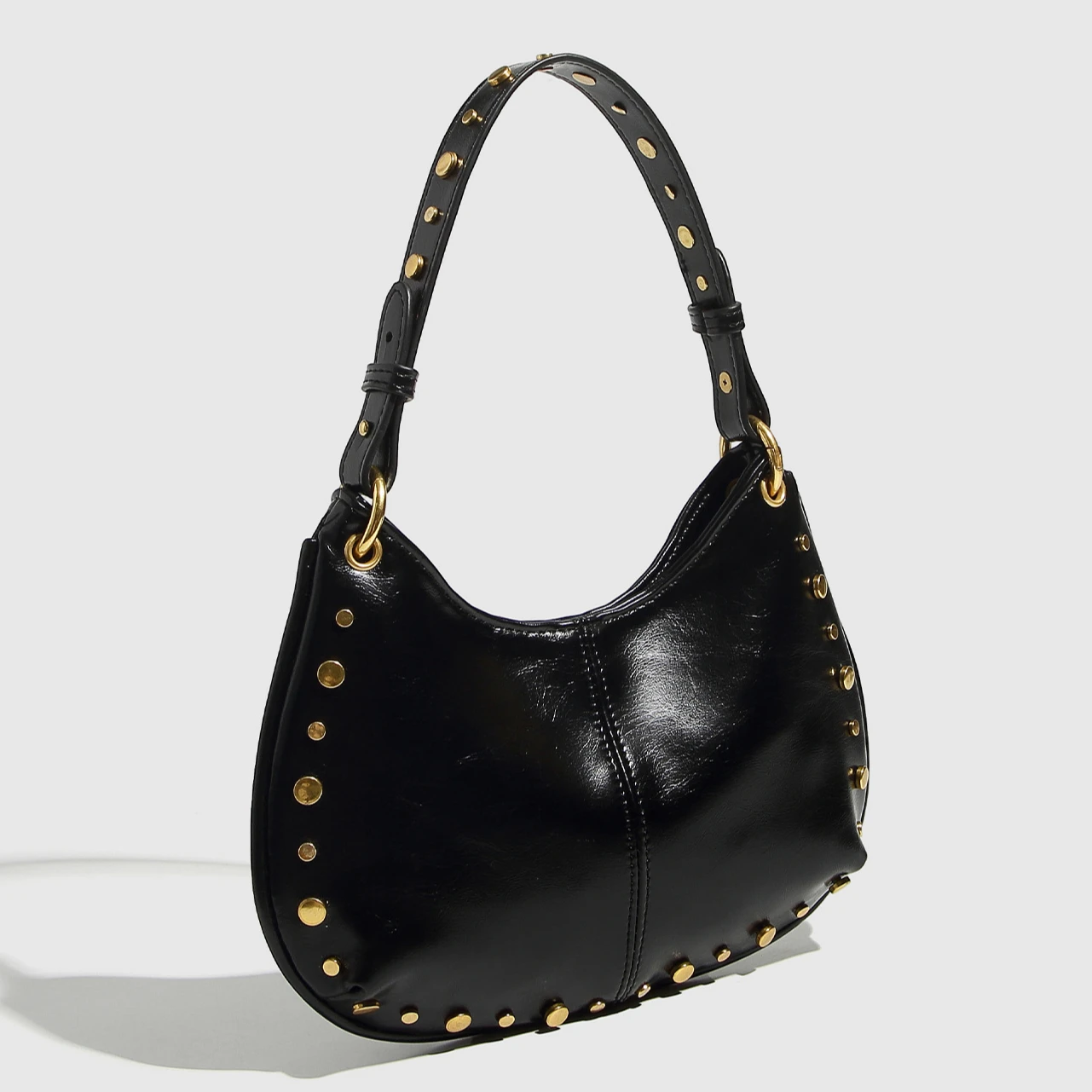 

Модная сумка подмышки 2025 года, новая модная седельная сумка с заклепками и цепочкой, винно-красная, черная сумка на одно плечо для женщин