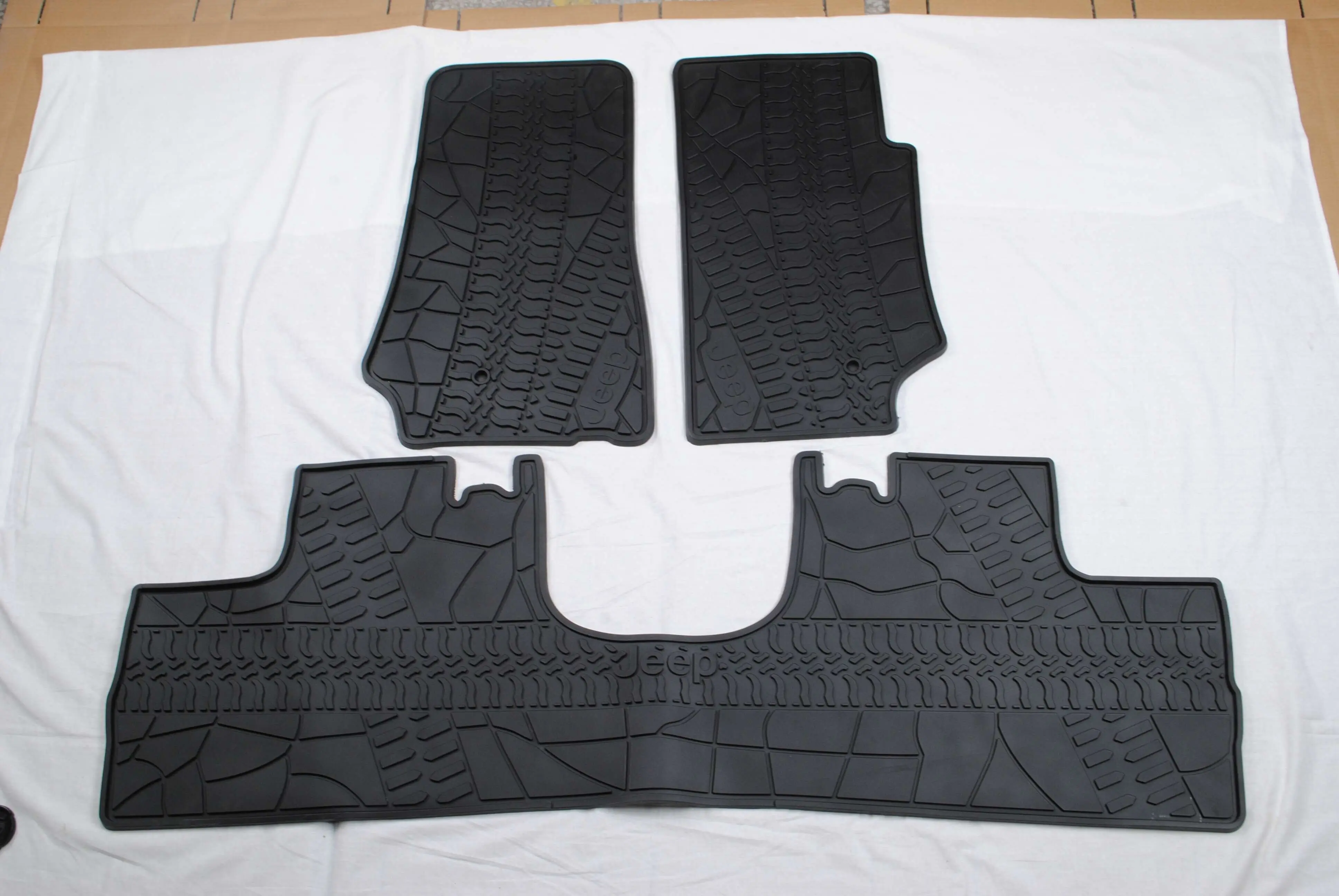 J170 Black Rubber Foot Floor Mat Kit For Jeep For Wrangler JK 2012-2017 4 Door  LANTSUN