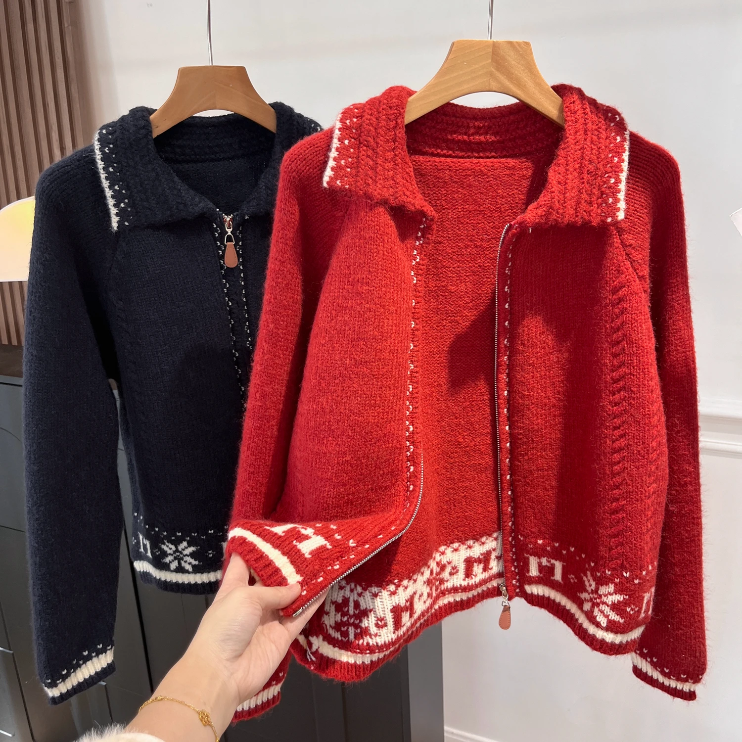 

Thiened Winter Knitted Cardigan Sweater Zipper Design Festive Red Color for New Year Celebration Women's Loose Fit Long Sve